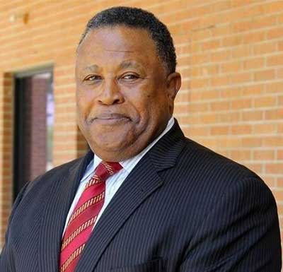 肯尼斯·马丁博士 headshot of 肯尼斯·马丁博士