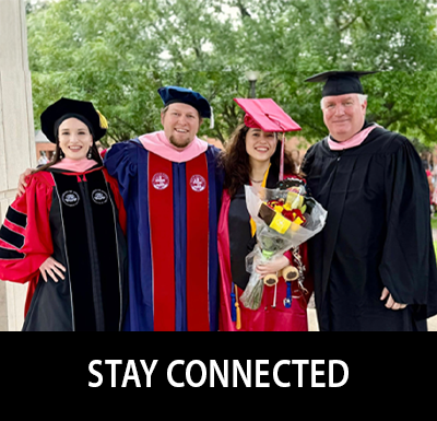 皇冠博彩 Graduation Navarro grad student and with three members of the 乐队 staff