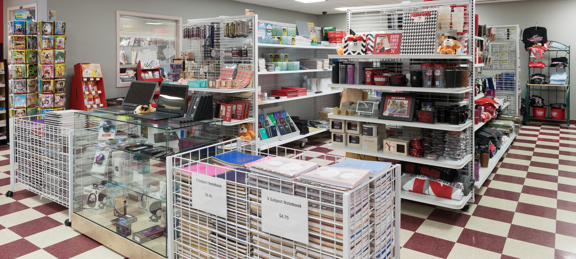 皇冠博彩 书店 皇冠博彩 书店 with merchandise to sell