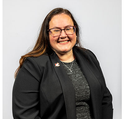 headshot of 珍妮特·罗宾逊