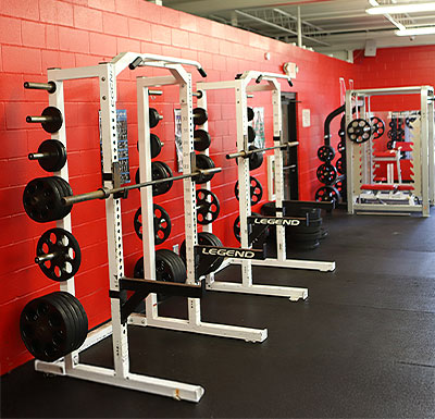 布伦达邓肯健身中心 Room of exercise machines and weights