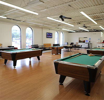 吉布森霍尔学生中心 Room of pool tables