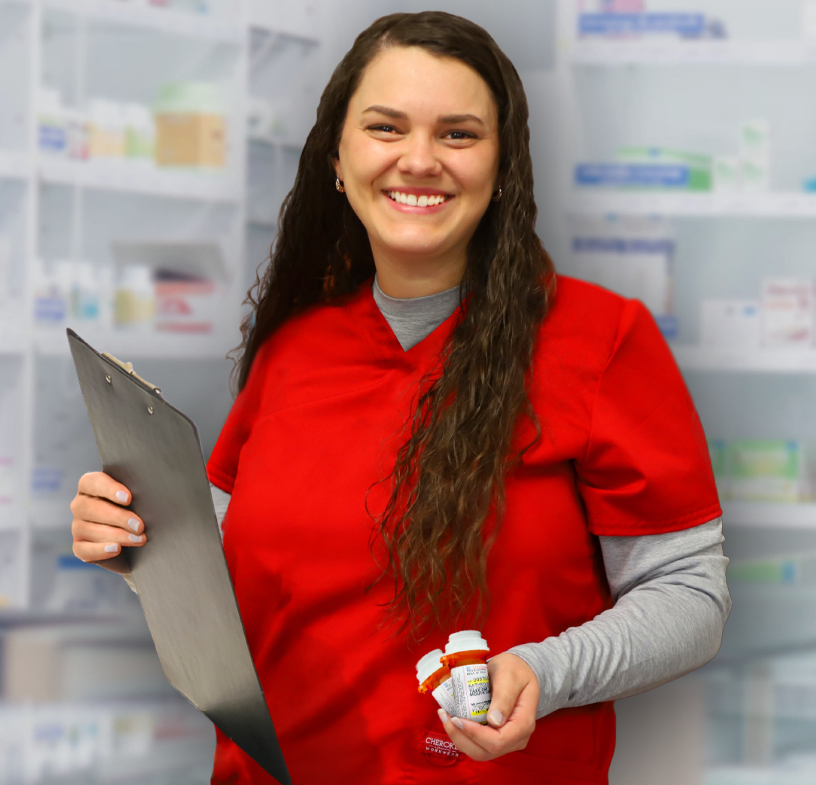 药学技术人员 皇冠博彩 Student holding a clipboard in right hand and two pill bottles in left hand