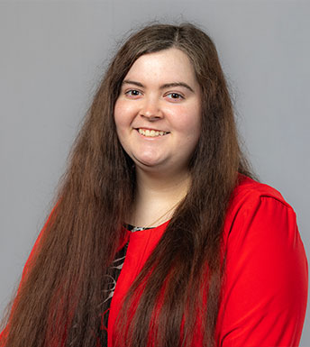 Headshot of 莎拉·盖恩斯